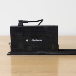 UniFi EdgeRouter 4 - Internet Router