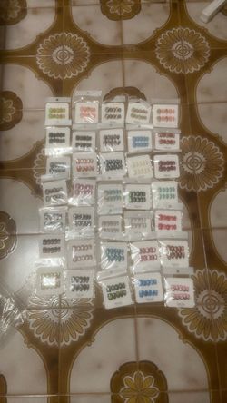 35 sets of short style handmade style nails with 35 prep and wear kits included