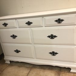 Dresser  White 