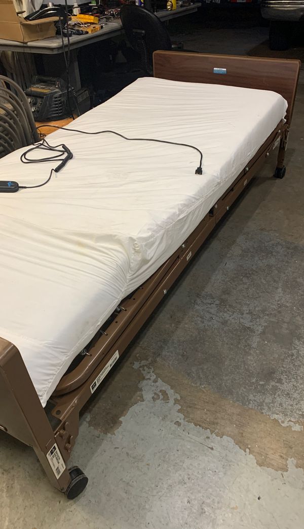 (Medline) semi electric basic homecare bed for Sale in Houston, TX