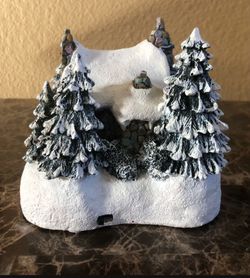 Christmas Village Winter Cottage Figurine Thomas Kindale .