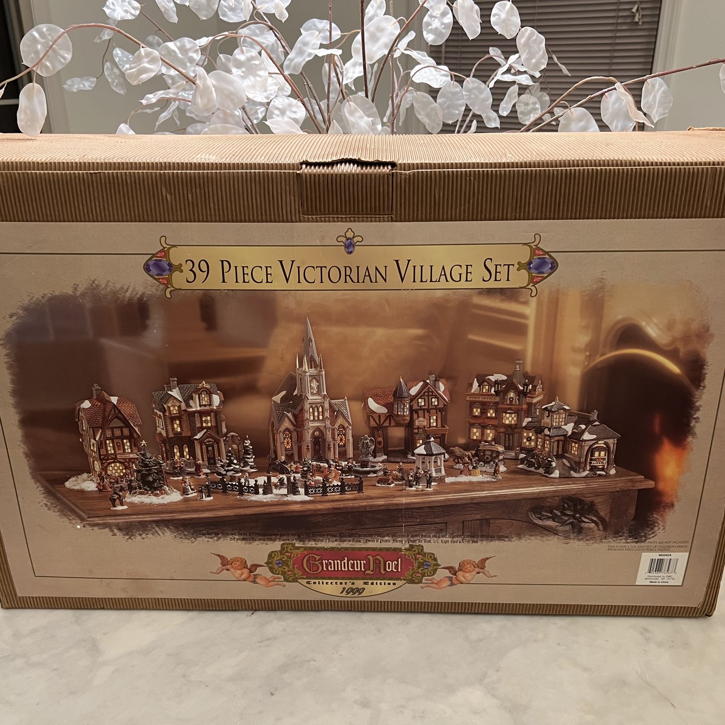 Grandeur Noel 39 Piece Victorian Village Porcelain Collector's Edition 1999