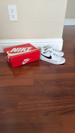 Blazer low 77 size 2.5y