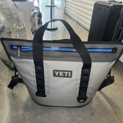 YETI Hopper Cooler Bag – Durable & Leakproof