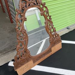 Elegant mirror for dresser
