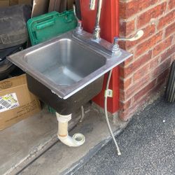 Commercial stainless steel sink