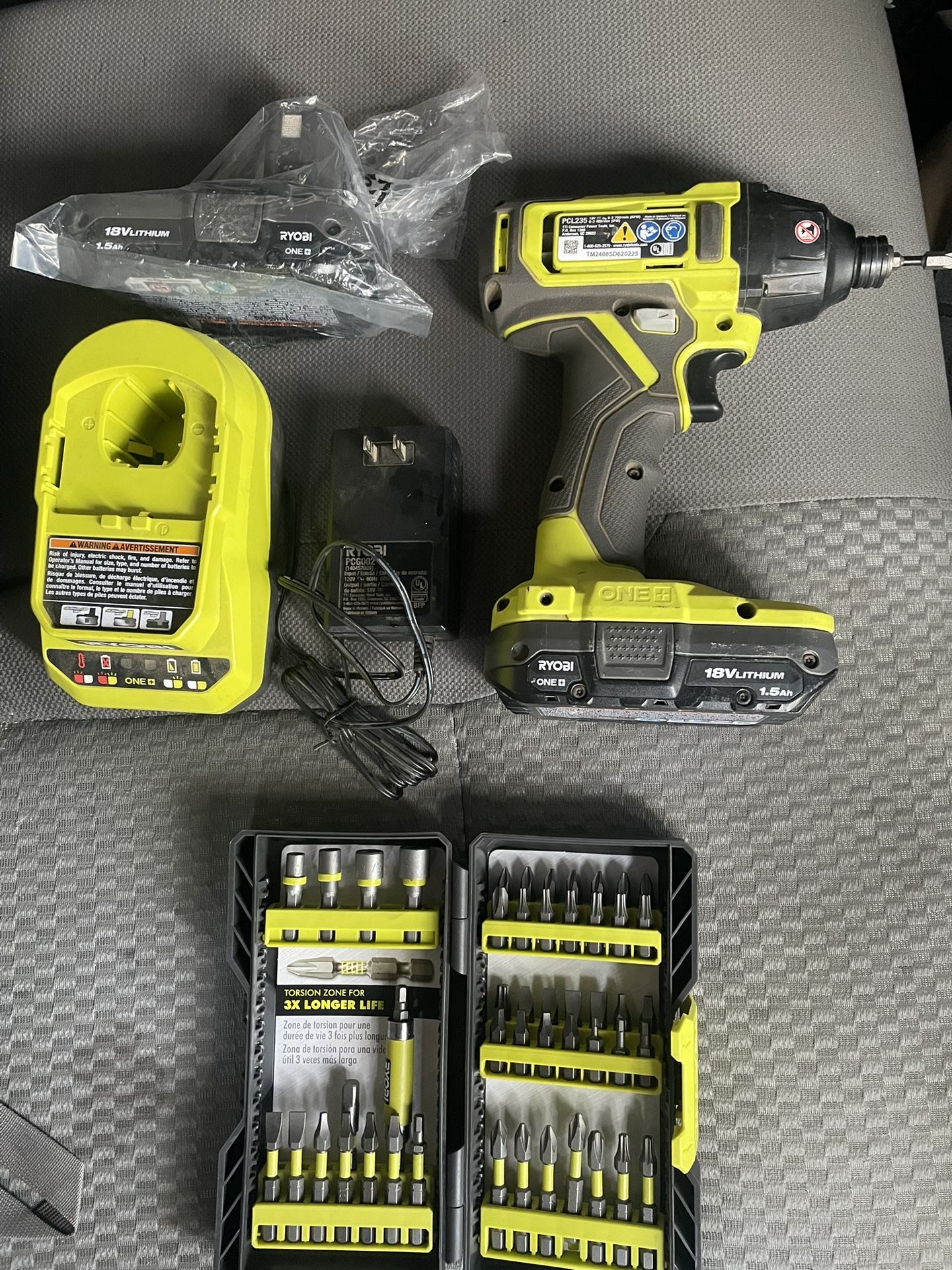18 V Ryobi Impact w/ 2 batteries, charger, but kit
