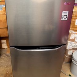LG Top- Mount Refrigerator w/ LED lighting and Inverter Compressor Platinum Silver