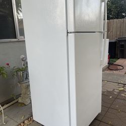GE Refrigerator