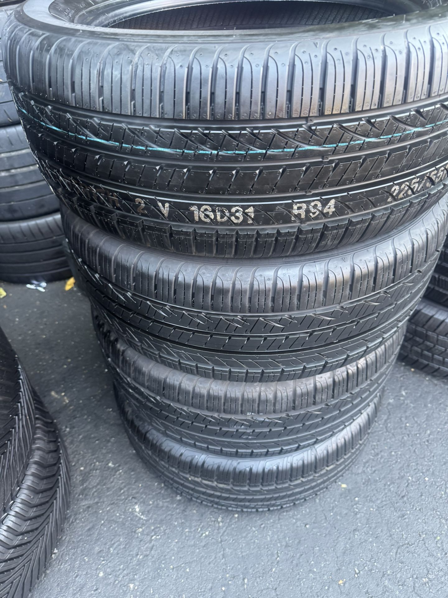 I Have 4 Tires 225-55-17 Hankook 90% Tread Life $250 All Four Mounted And Balanced