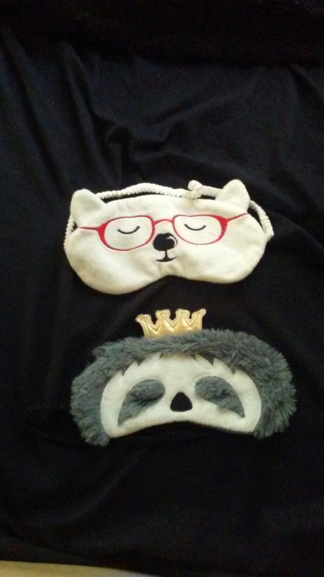 2 sleeping masks. Never used.