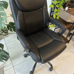 Rolling Office Chair With Foam Cushion