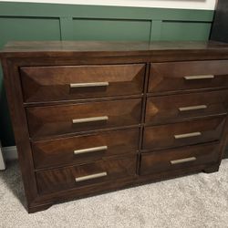 8 Drawer Dresser 