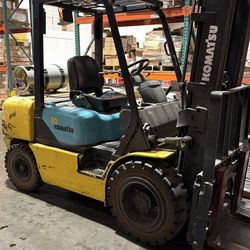 Komatsu three stage forklift