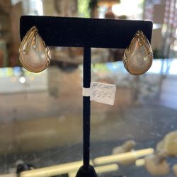 14K Yellow Gold Mabe Pearls And Natural Diamonds Earrings 