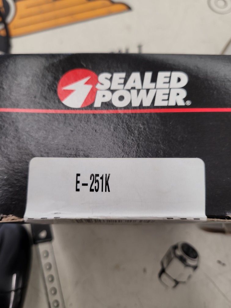 Set Of Piston Rings And Main Bearing For Chevy V8