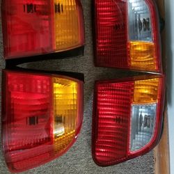 1999 / 2000 civic EX 4 door. Tail light complete set