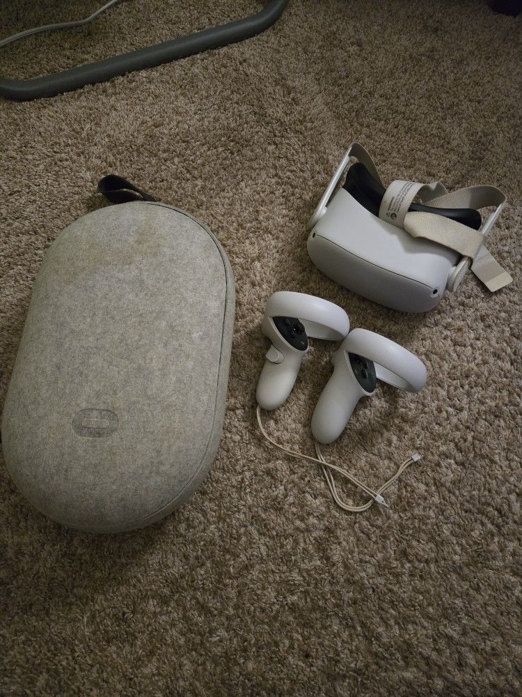 Oculus Quest 2 Used - 128GB With Case - Slight wear (read desc)