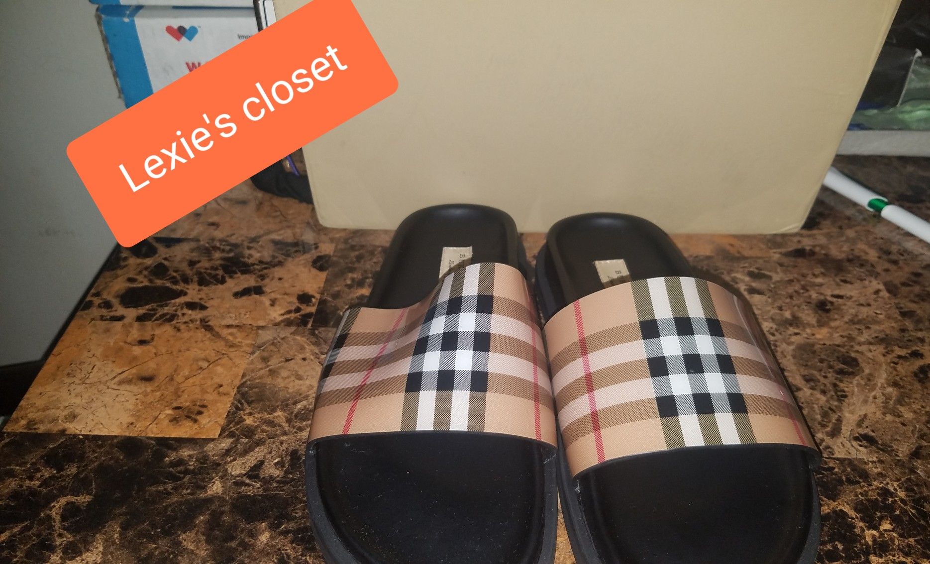 Burberry Slides size 37=7