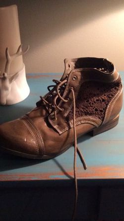 Adorable boots size 9