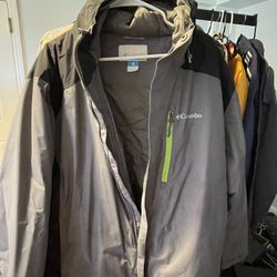 Columbia Men's XXL Tipton Peak Insulated Jacket in a grey and black color scheme 