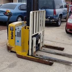 Yale Walkie Stacker Forklift 