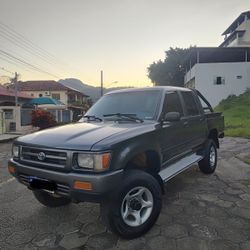 1995 TOYOTA HILUX