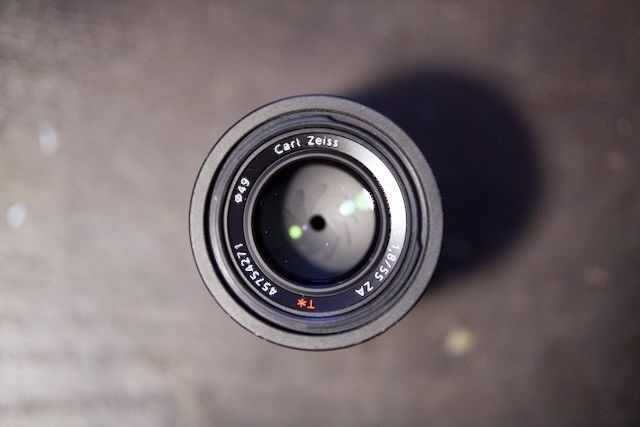 Sony Zeiss Sonnar T FE 55mm F/1.8 ZA Lens - E-mount