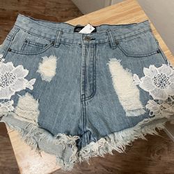 NWT WILDE HEART SZ 12 DISTRESSED LACE DENIM SHORTS
