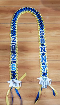 Graduation Lei & gilf box. Message me for price