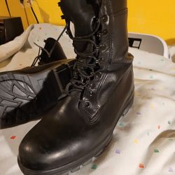 Military Boots W/steel Toe, Good Conditions.