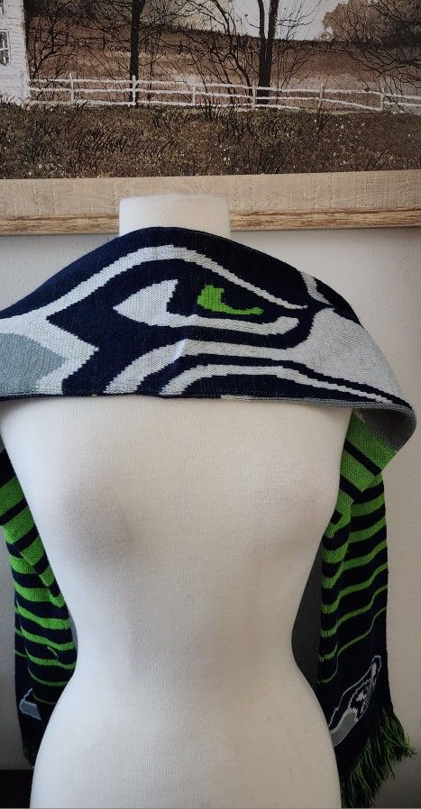*Seattle Seahawks Reversible scarf by Forever Collectables