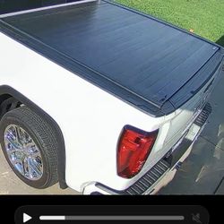 RETRAXPRO RETRACTABLE TONNEAU COVER FOR 19-25 GMC/CHEVROLET SIERRA/SILVERADO 1500 5'8" BED by Retrax