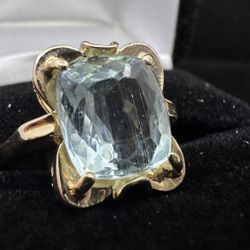 14K Gold Aquamarine Ring