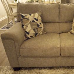 Matching Sofa & Loveseat And 4 Pillows 