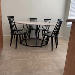 Beautiful dining table with 6 chairs