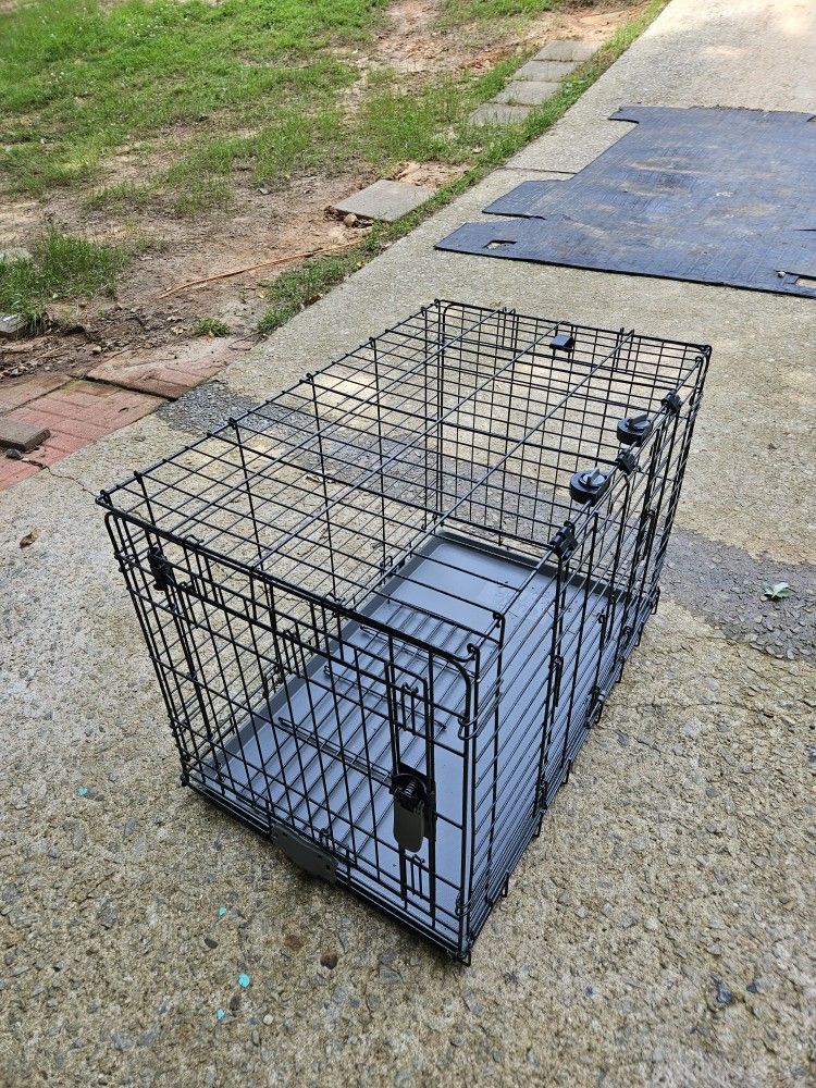 Medium Metal Foldable Dog Crate Like New