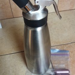Lightly Used Whipped Cream Maker / Dispenser and CO2 Cartridges