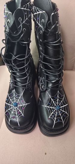 Platform boots 8 1/2