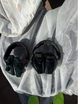 Set of 2 shooting ear muffs hearing protection