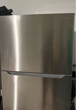 Insignia refrigerator