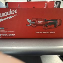 Milwaukee M12 Pruning Shears 