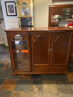 Entertainment center