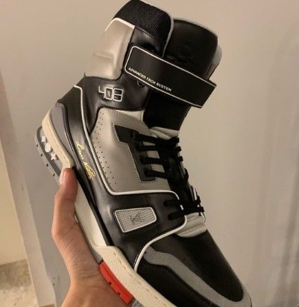 2019 LOUIS VUITTON HI TOP SNEAKERS (SALE)