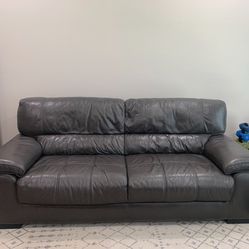 Leather Couch In Good Condition 