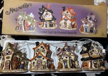Vintage Light Up Haunted house set 89’