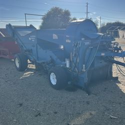 Weiss McNair 9800 Nut Harvester 