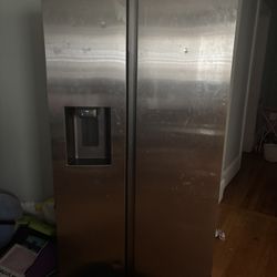 Samsung Refrigerator $400 Less Than 2 Years Old