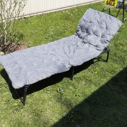 LOUNGE CHAIR WITH CUSHION