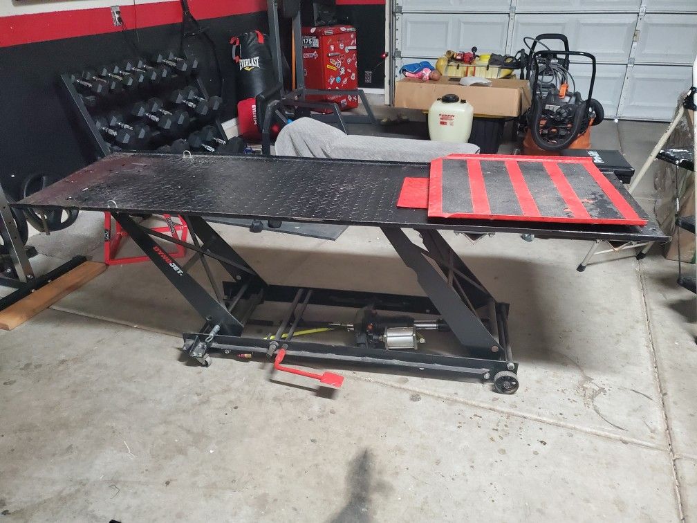Redline LD1K Motorcycle Table for Sale in Wittmann, AZ OfferUp